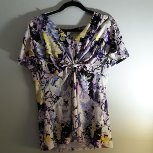 Daisy Fuentes multi color knot top w short sleeves